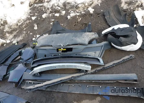 2026 Tesla Model Y Long Range Launch Series/Premium All-Wheel Drive z USA, uszkodzony, nr VIN 7SAYGDEE7TA409211